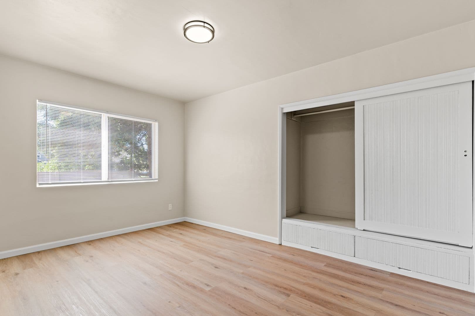 Oakland Apartment: 6124 Hayes St