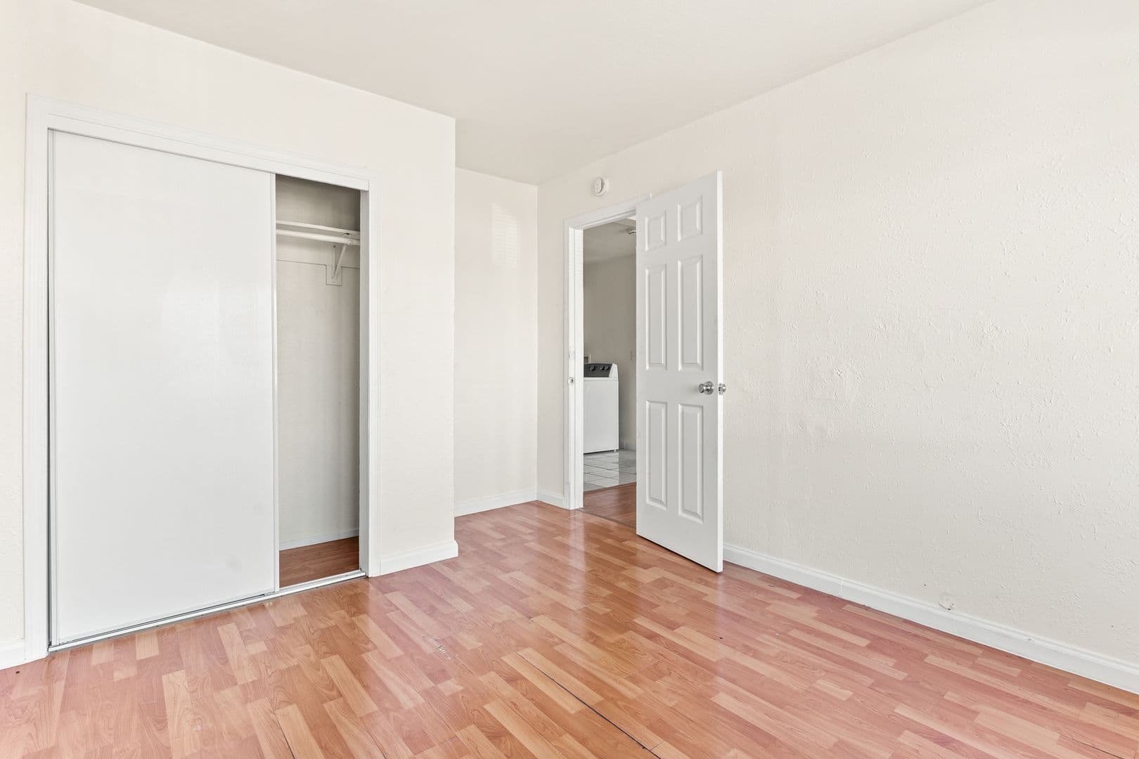 Oakland Apartment: 10100 Walnut St - 03