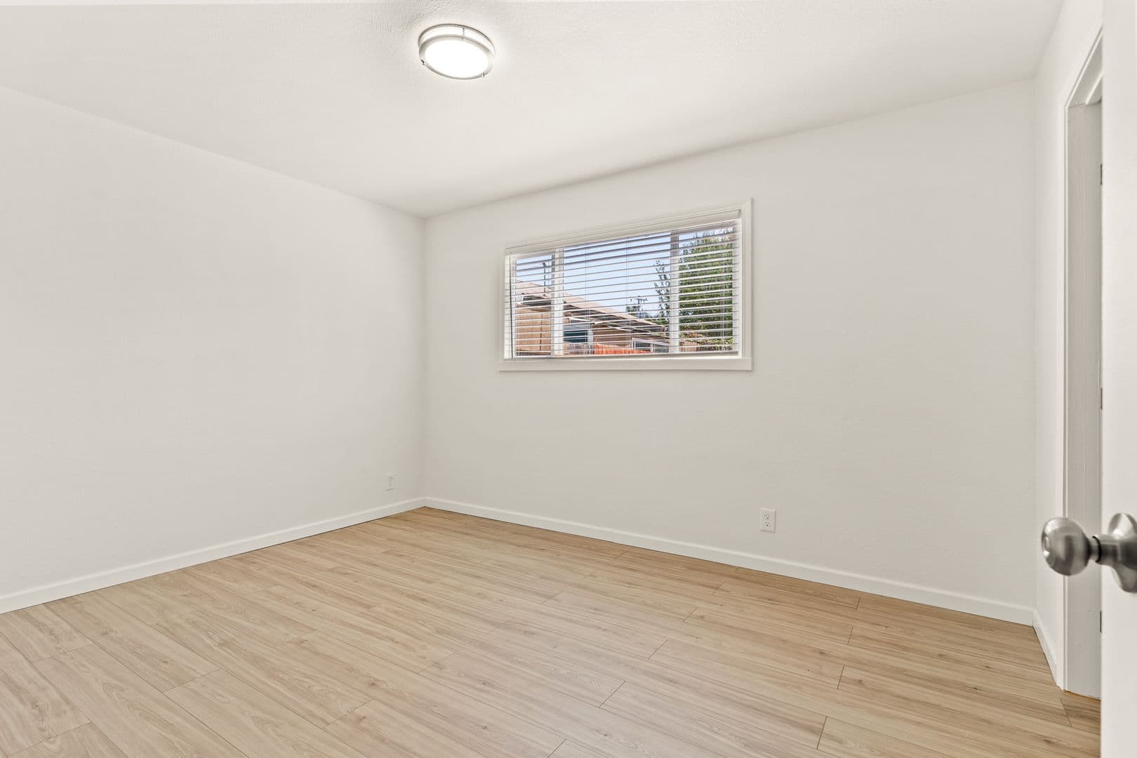 Oakland Apartment: 642 Douglas Ave