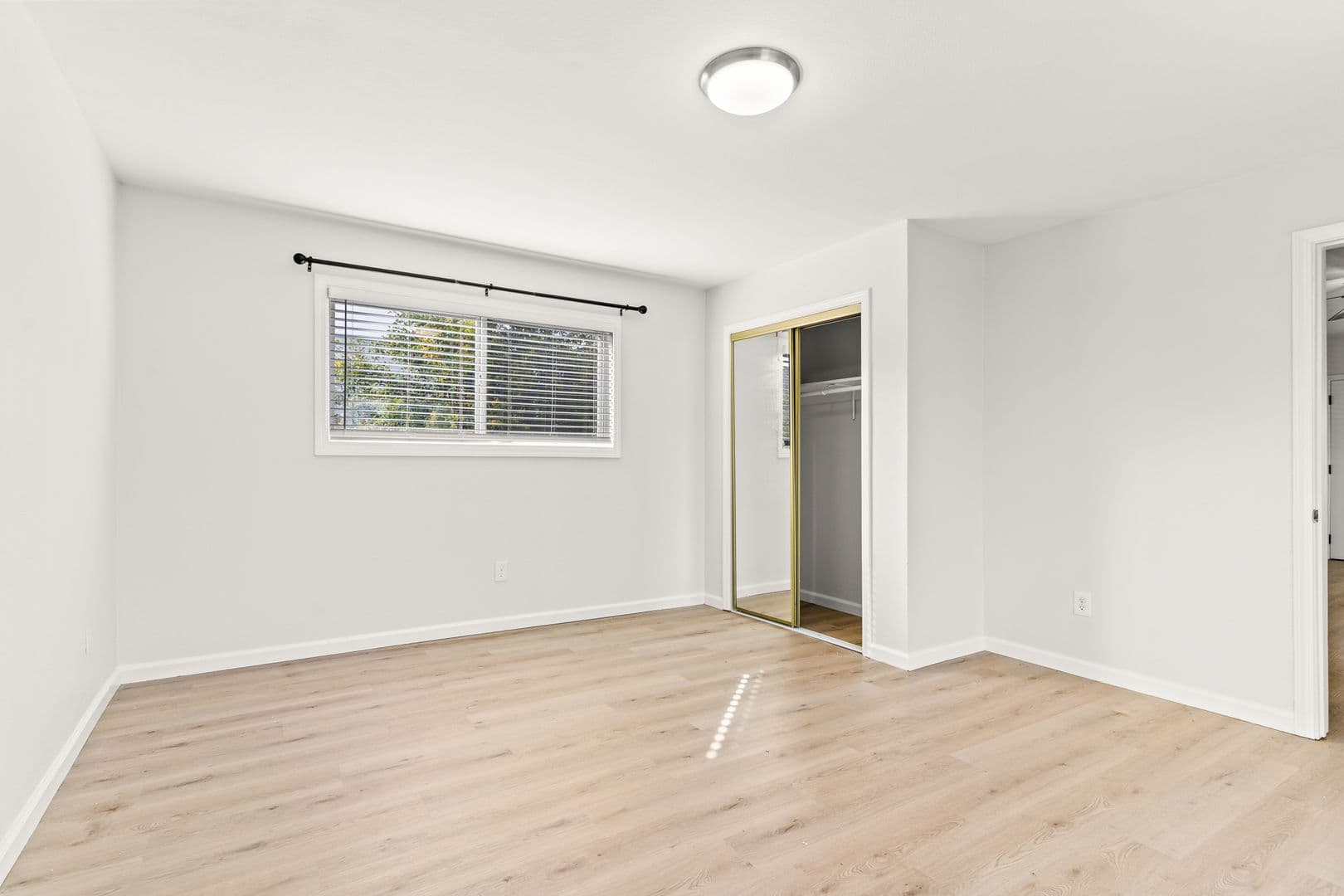 Oakland House: 1900 103rd Ave