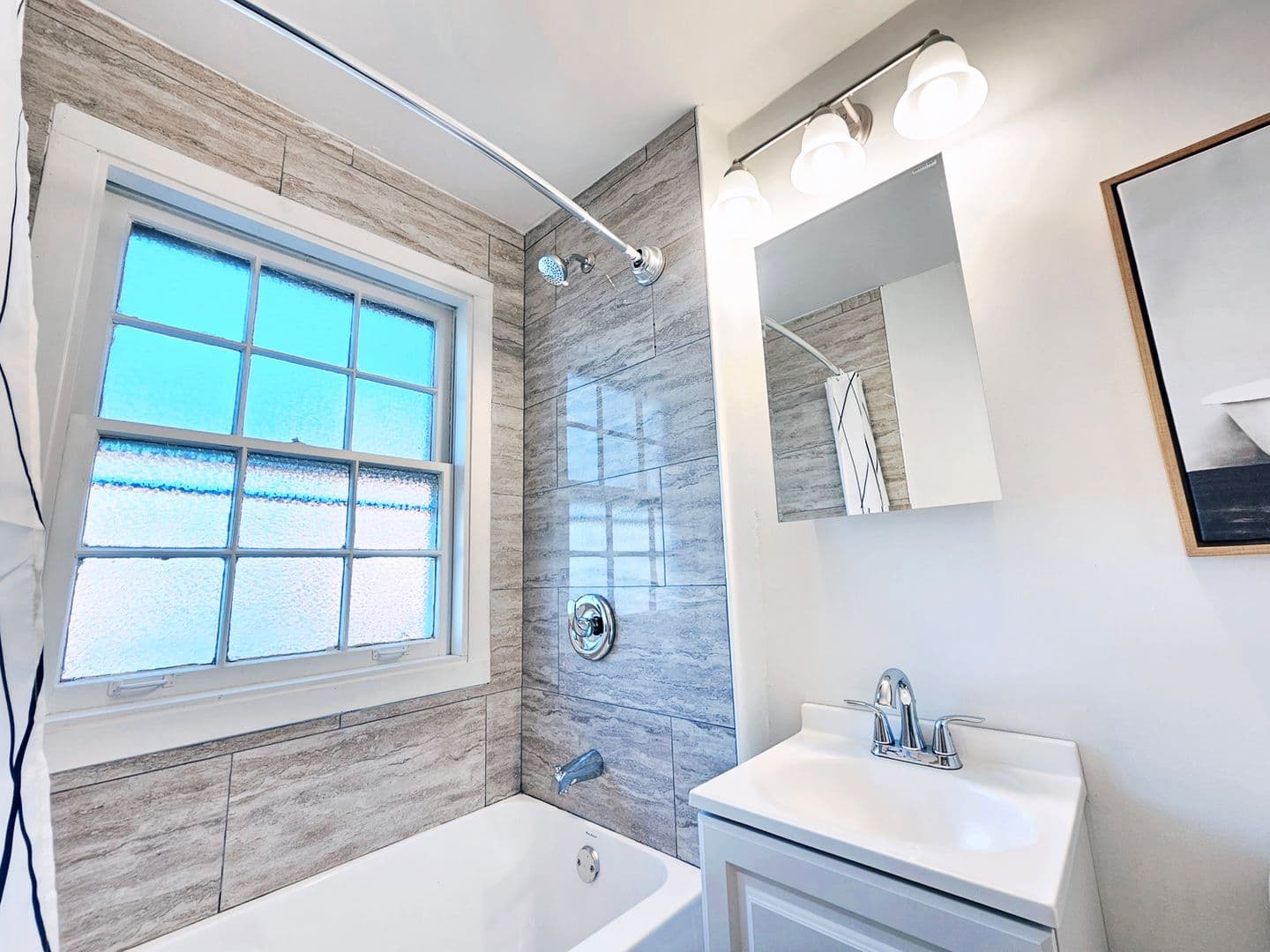 Shaker Heights Apartment: 2809 Van Aken Boulevard