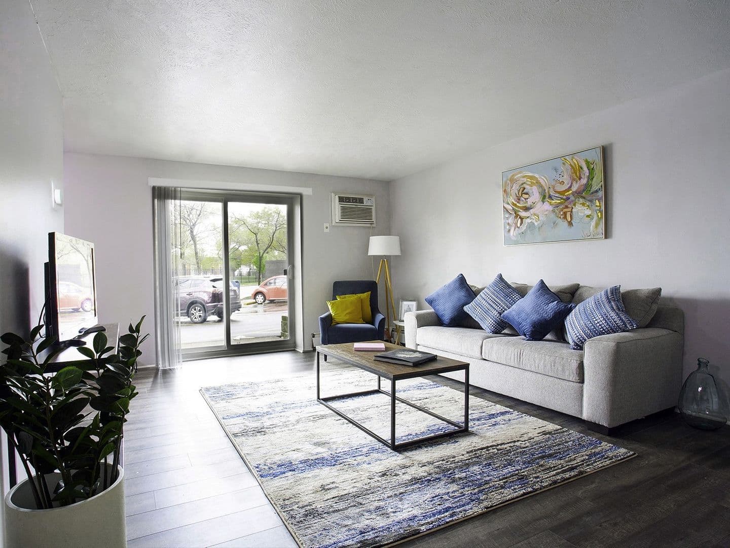 Cleveland Apartment: 14100 Lakeshore Boulevard