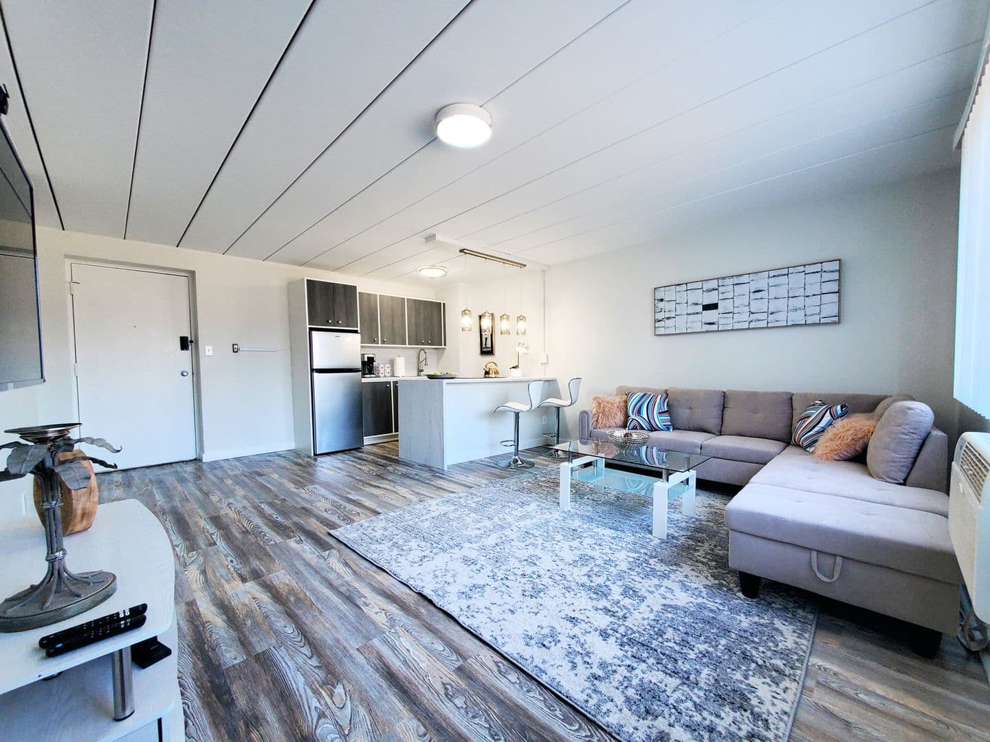 Cleveland Apartment: 15500 Lakeshore Boulevard