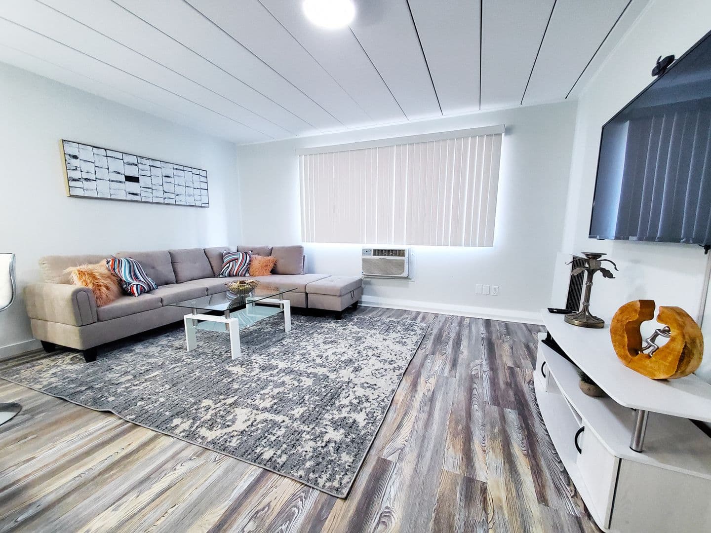 Cleveland Apartment: 15500 Lakeshore Boulevard