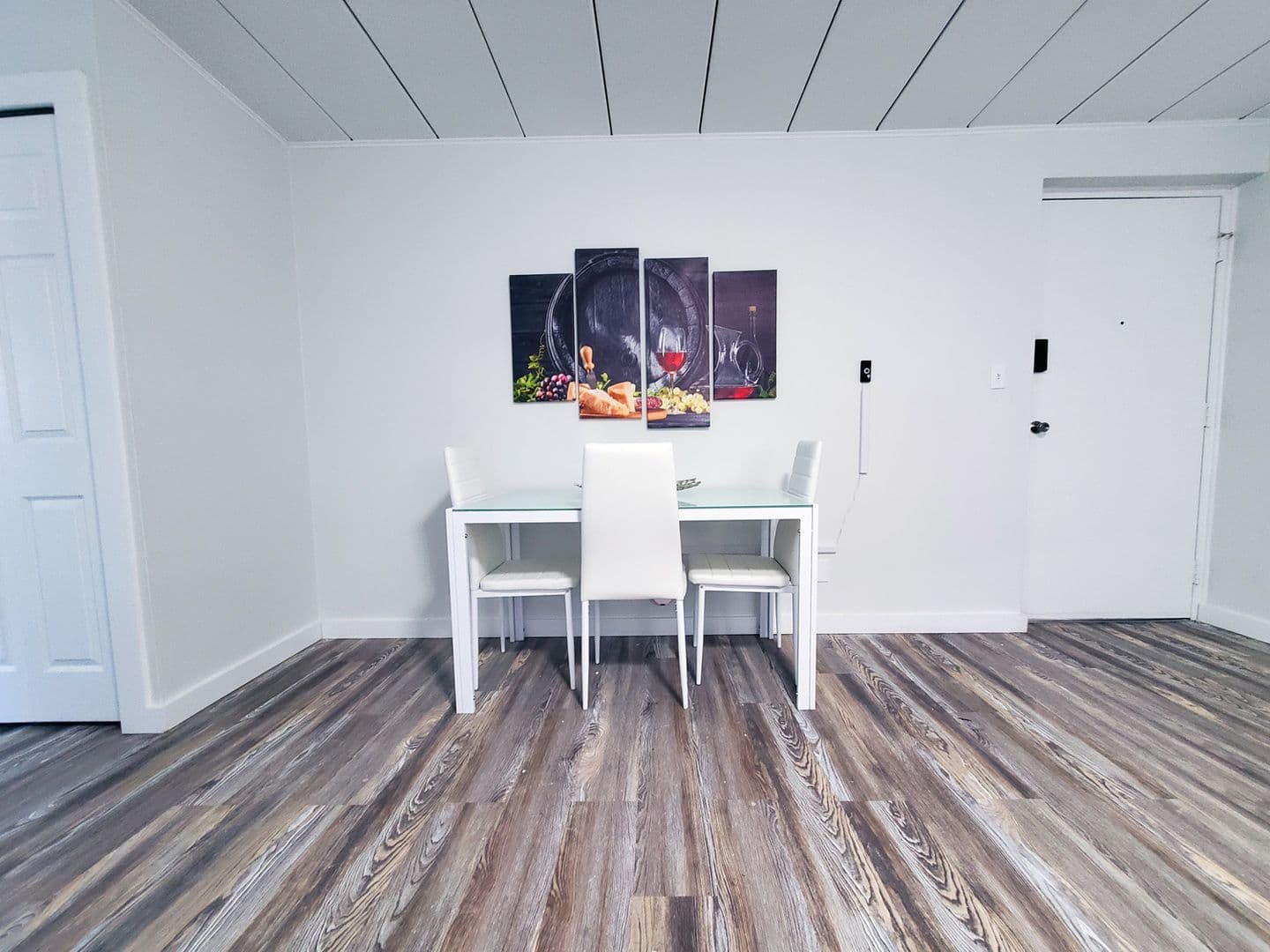Cleveland Apartment: 15500 Lakeshore Boulevard