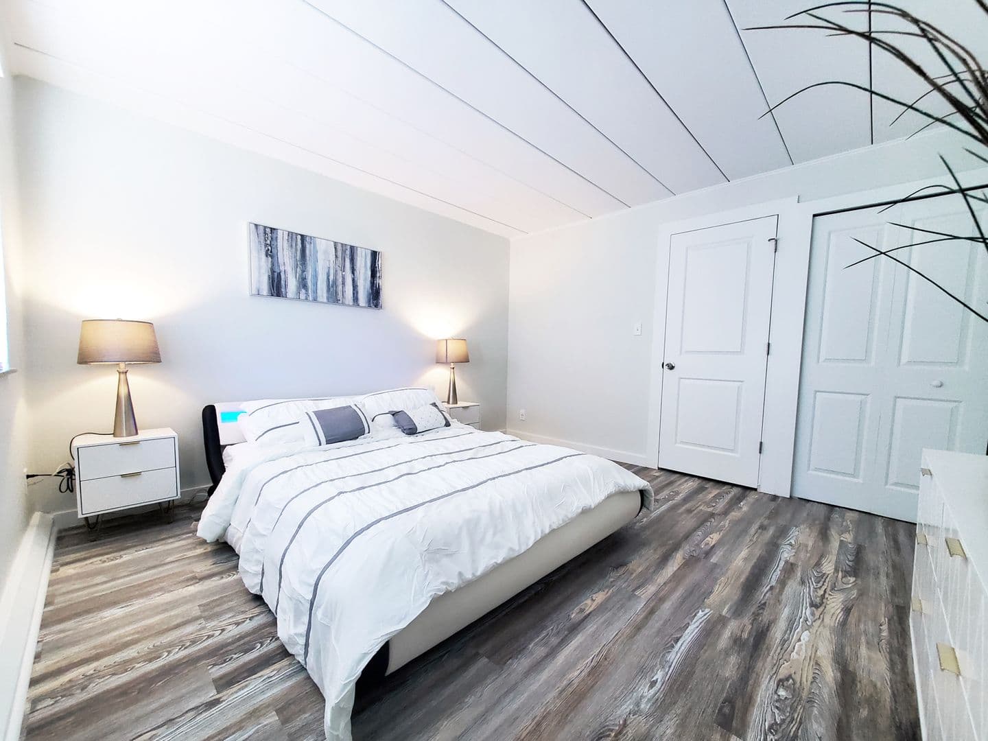 Cleveland Apartment: 15500 Lakeshore Boulevard