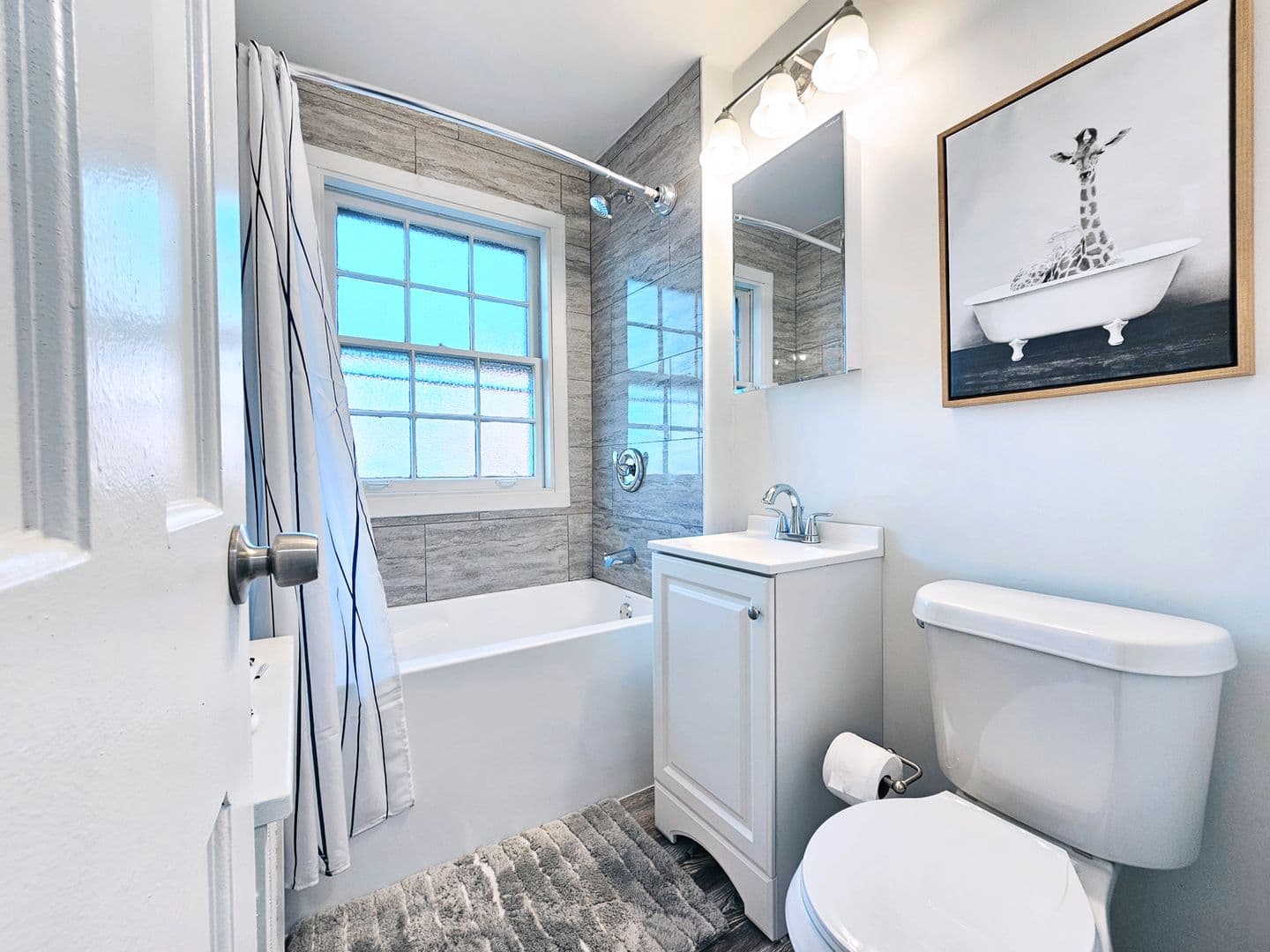 Shaker Heights Apartment: 2809 Van Aken Boulevard