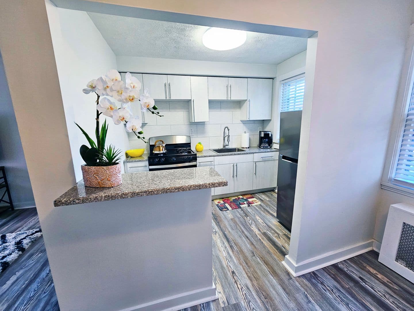 Shaker Heights Apartment: 2809 Van Aken Boulevard