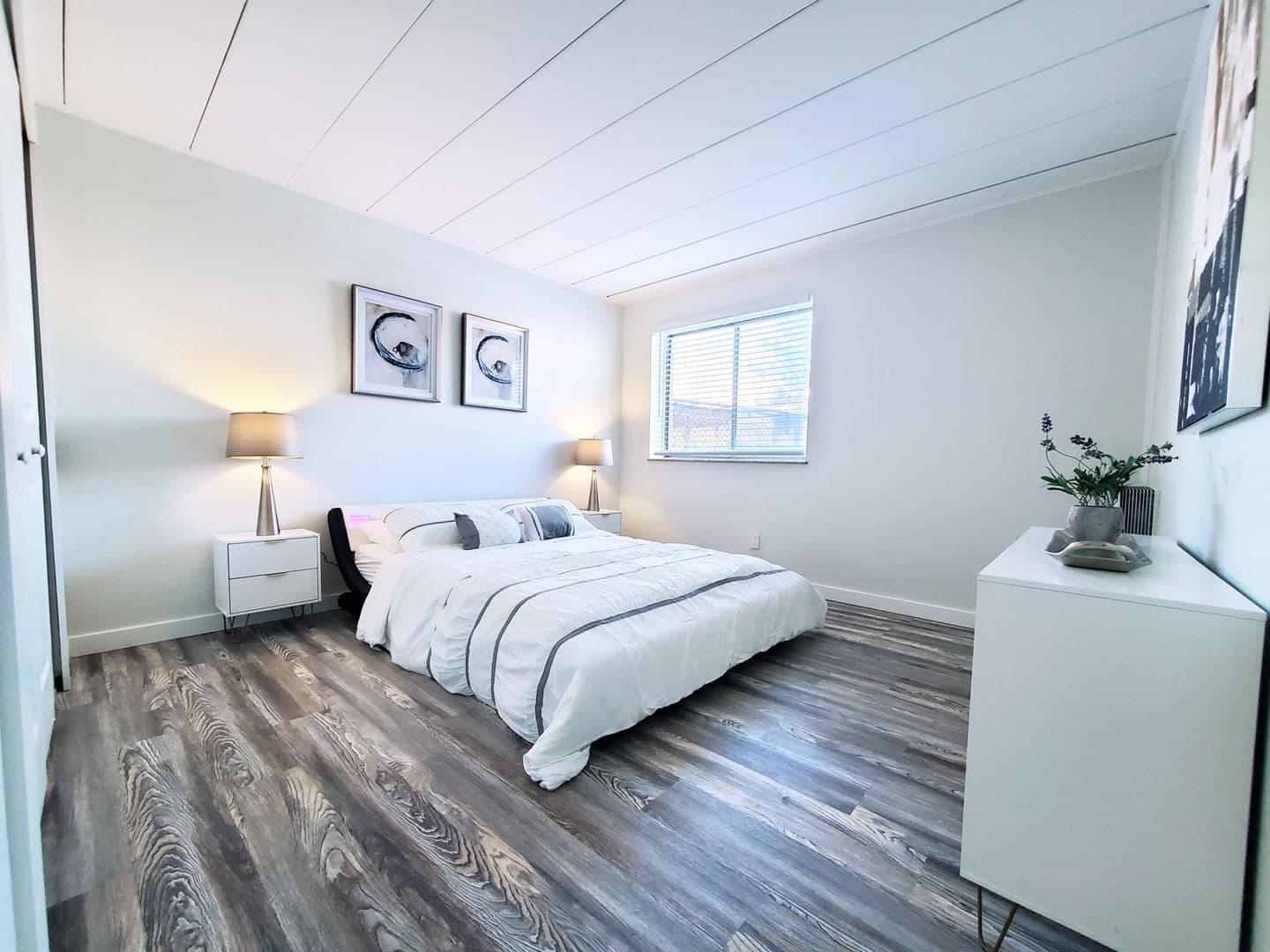 Cleveland Apartment: 15500 Lakeshore Boulevard