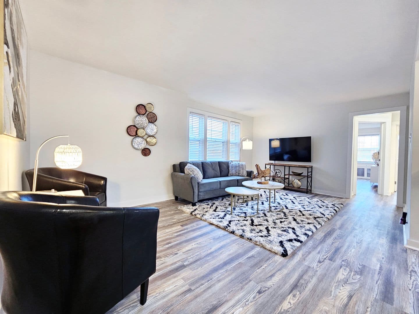 Shaker Heights Apartment: 2809 Van Aken Boulevard