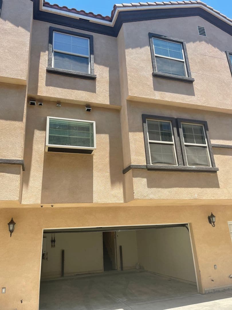 Arcadia Condo: 23 Christina St