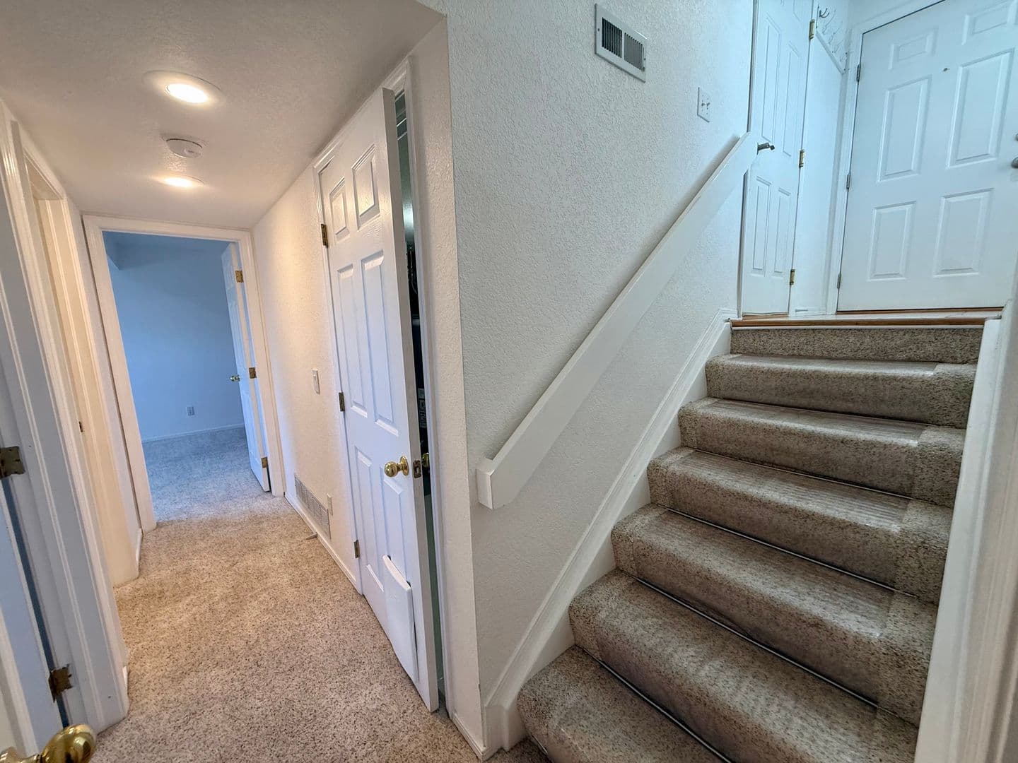 Golden House: 537 Canyon View Dr