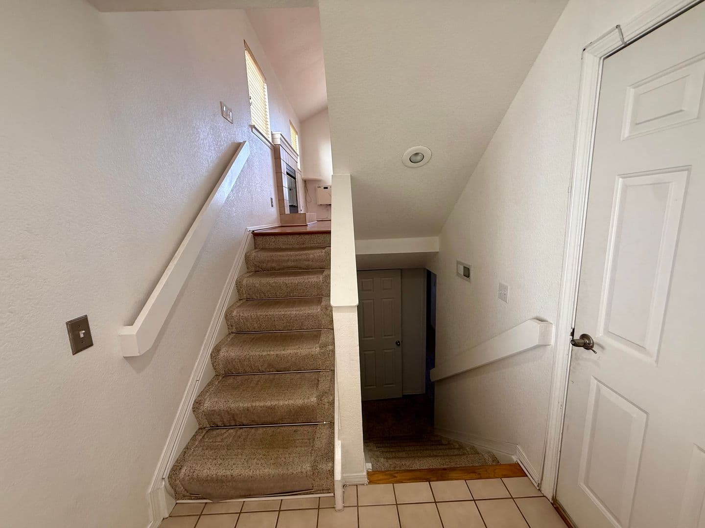 Golden House: 537 Canyon View Dr