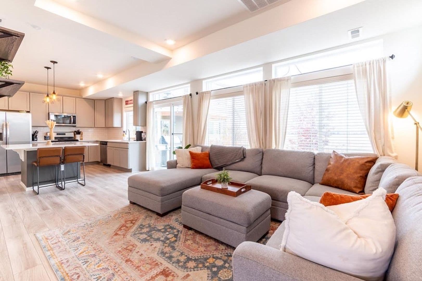 Aurora House: 262 S Old Hammer Ct