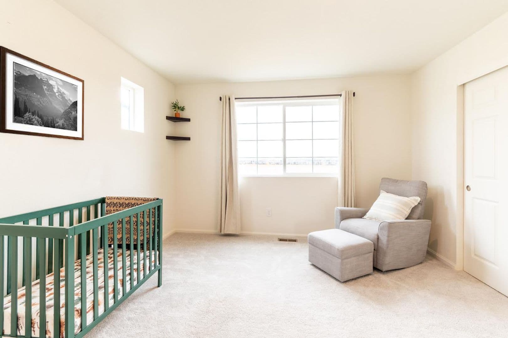 Aurora House: 262 S Old Hammer Ct