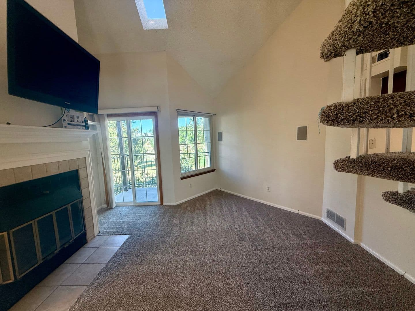 Aurora House: 13751 E Lehigh Avenue