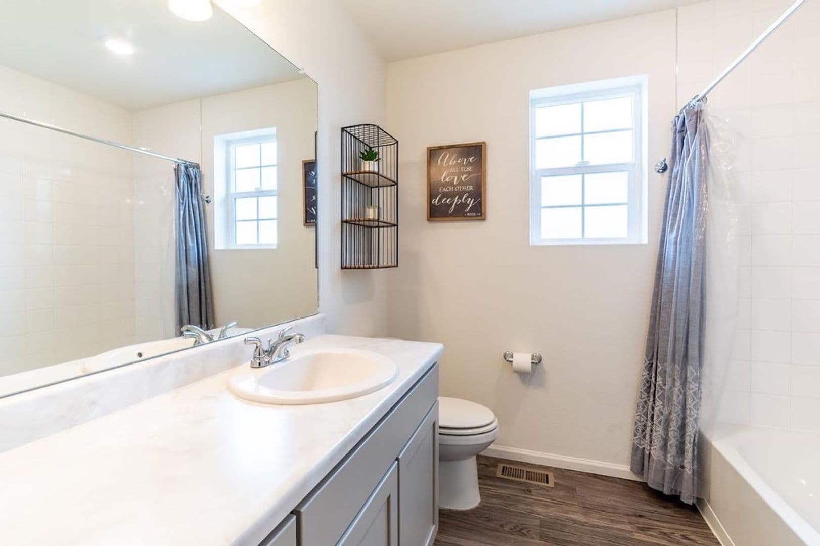 Aurora House: 262 S Old Hammer Ct