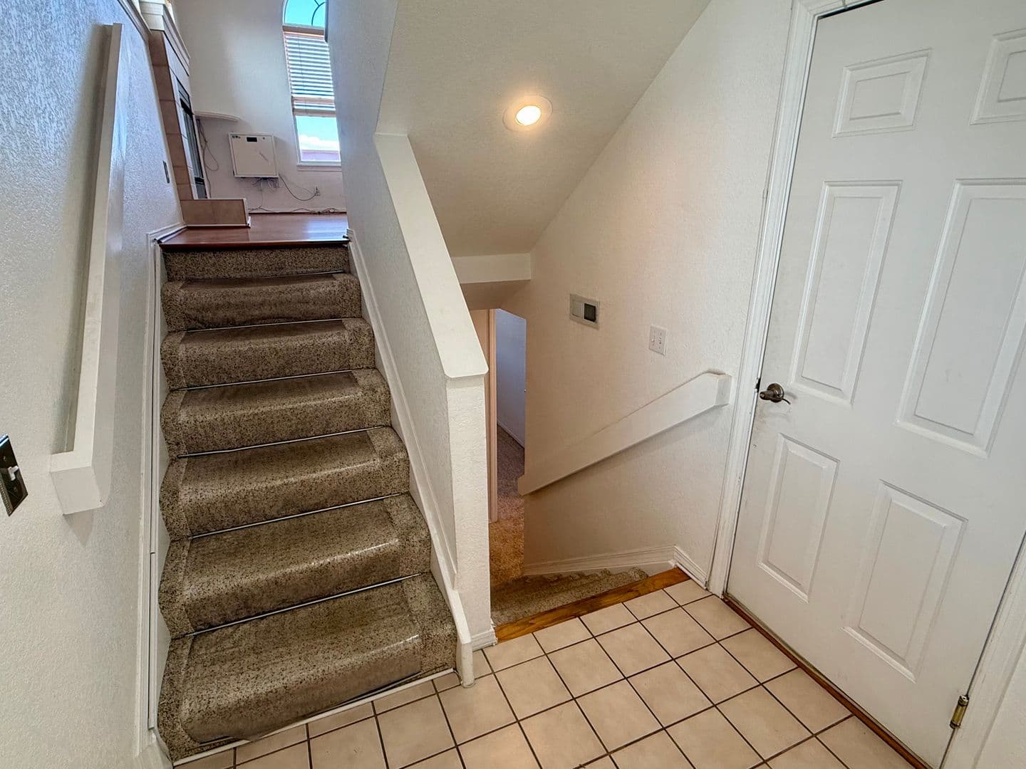 Golden House: 537 Canyon View Dr
