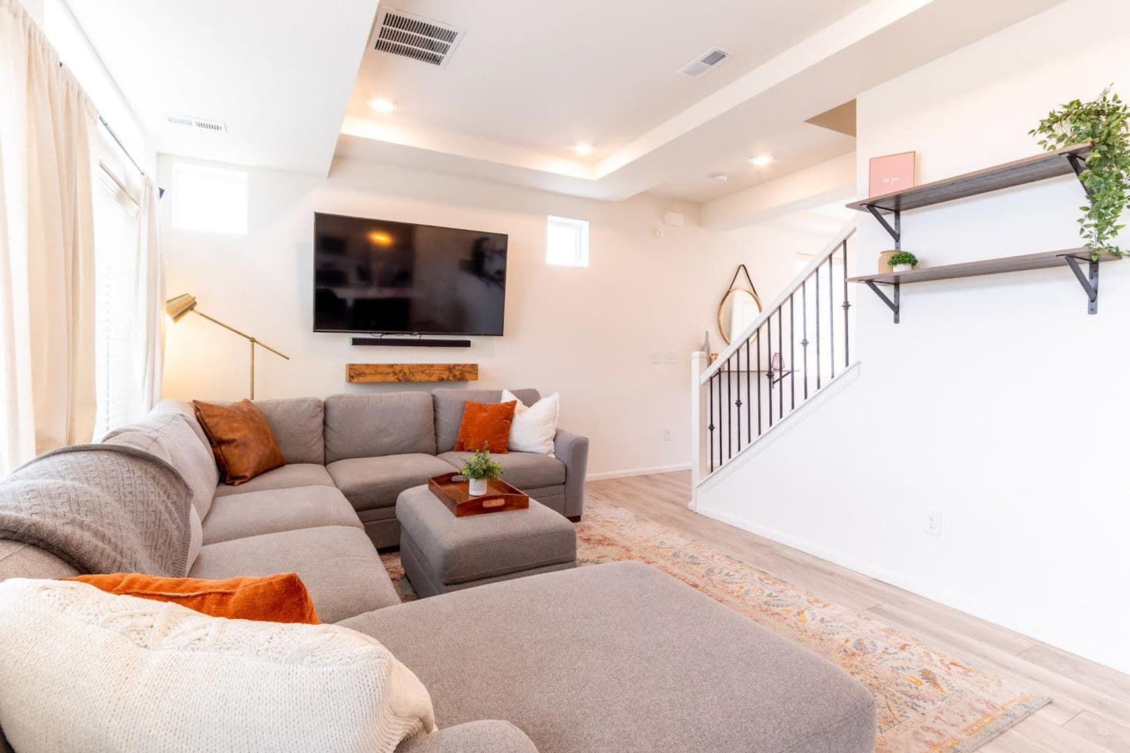 Aurora House: 262 S Old Hammer Ct