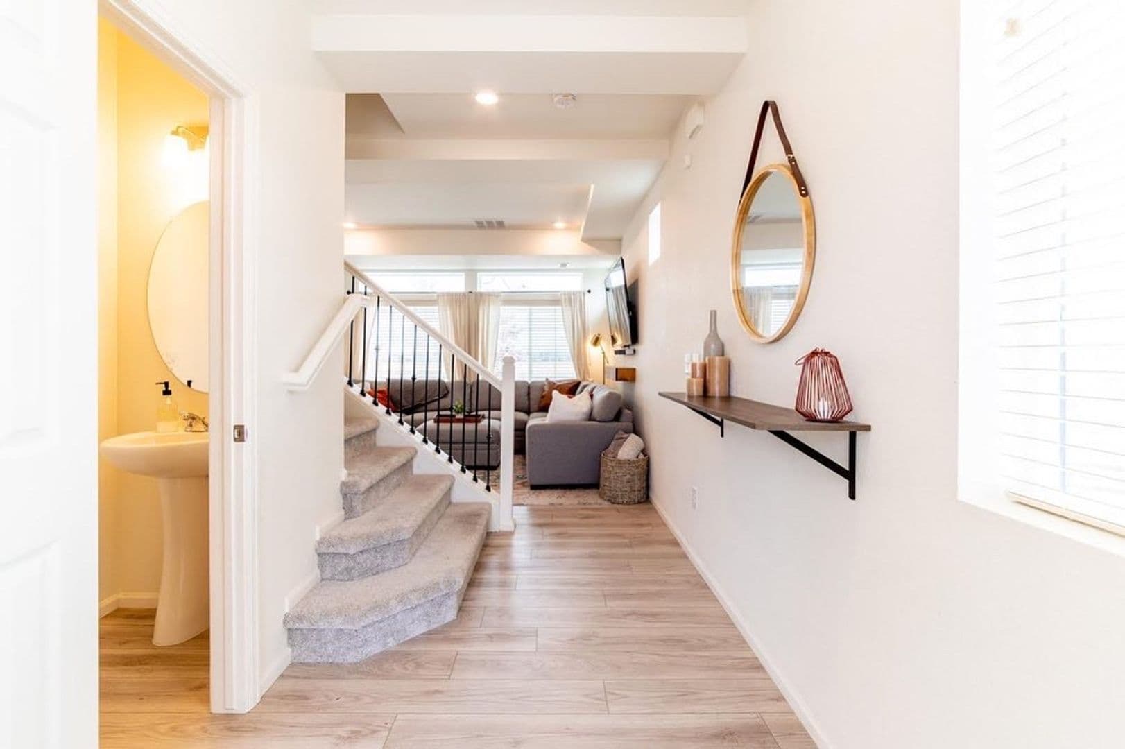 Aurora House: 262 S Old Hammer Ct