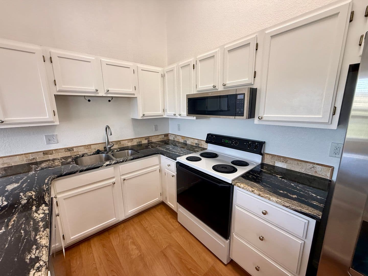 Golden House: 537 Canyon View Dr