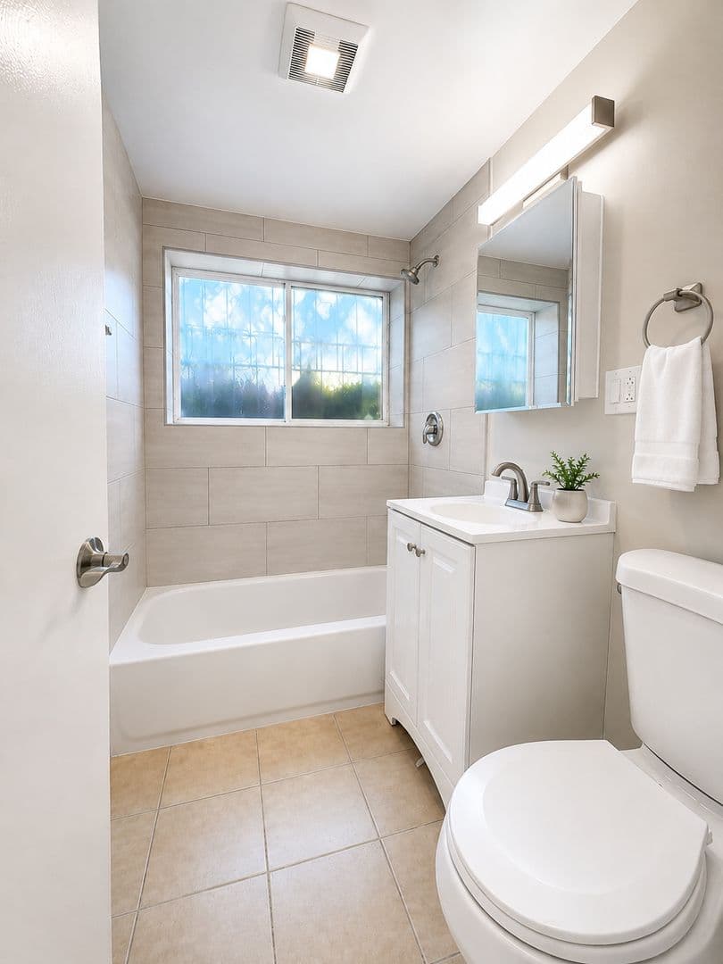 Chicago Apartment: 6015 N Fairfield Ave