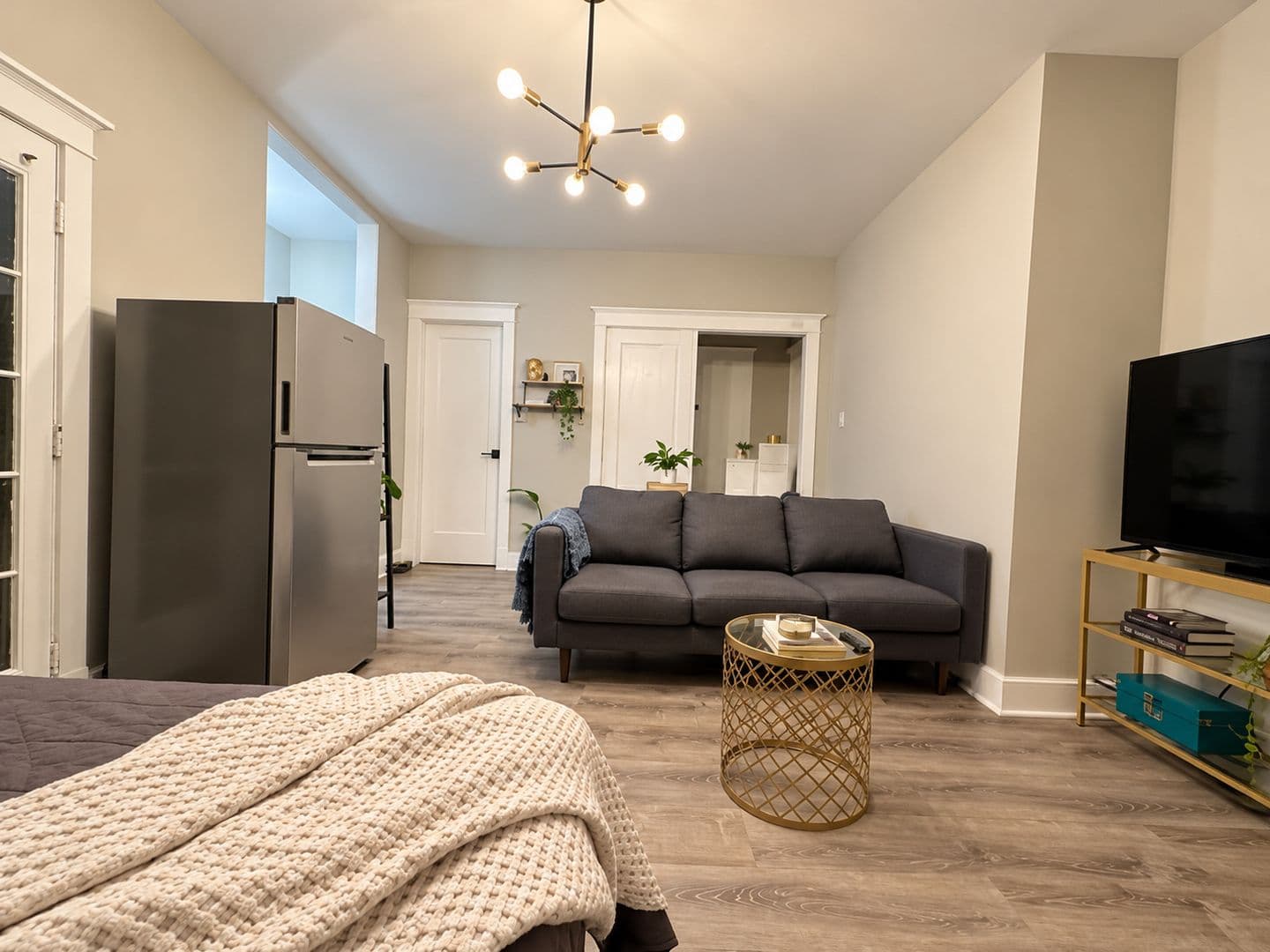 Chicago Apartment: 4363 N Kenmore Ave