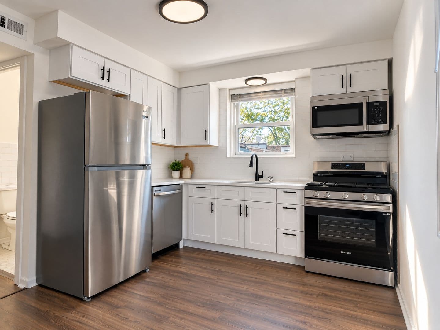Chicago Apartment: 5646 N Jersey Ave
