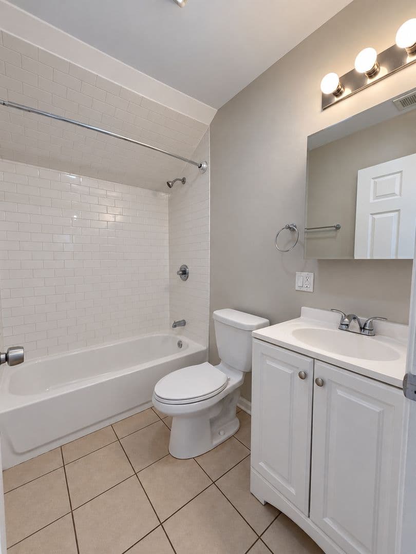 Chicago Apartment: 3636 W. Palmer St.
