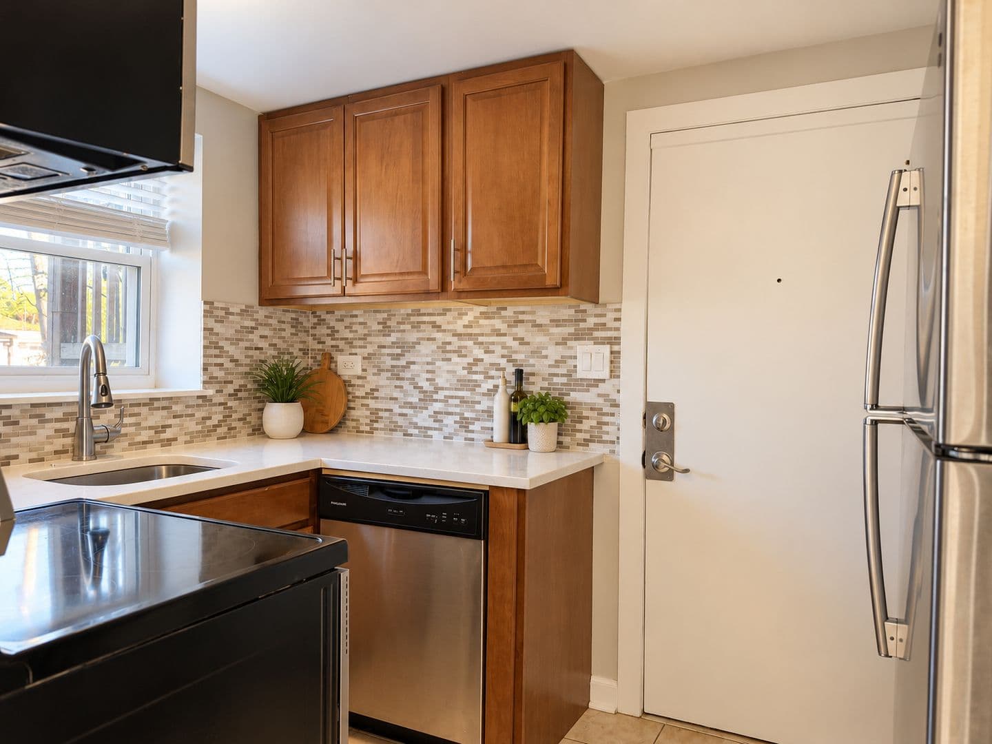 Chicago Apartment: 6015 N Fairfield Ave
