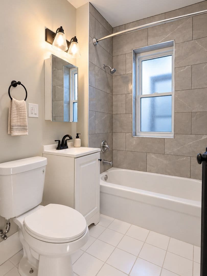 Chicago Apartment: 6657 N Clark St. / 1633-41 W. North Shore