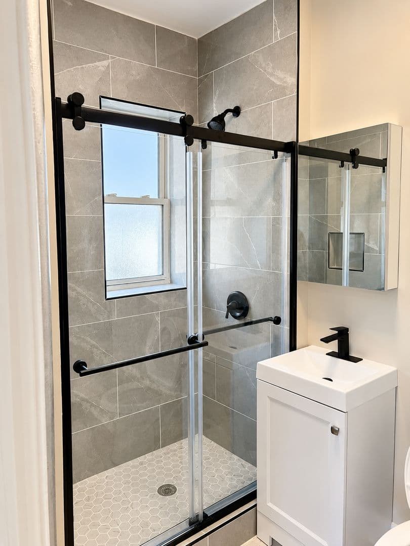 Chicago Apartment: 4363 N Kenmore Ave