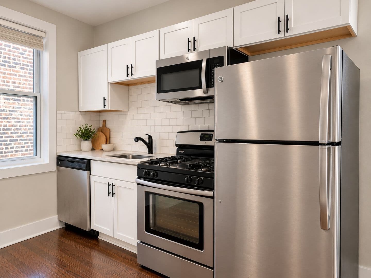 Chicago Apartment: 6657 N Clark St. / 1633-41 W. North Shore
