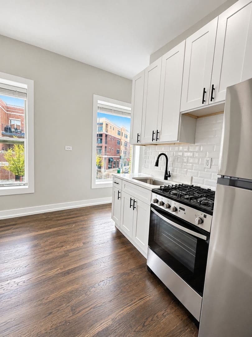 Chicago Apartment: 2315 N Milwaukee Ave