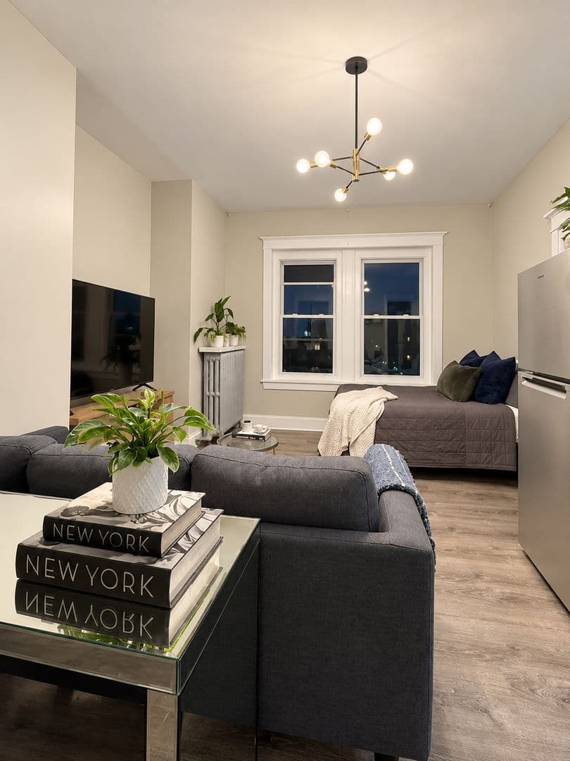 Chicago Apartment: 4363 N Kenmore Ave