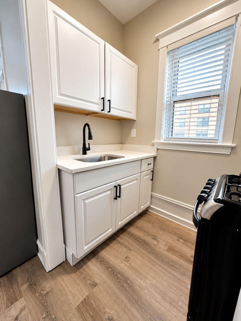 Chicago Apartment: 4363 N Kenmore Ave