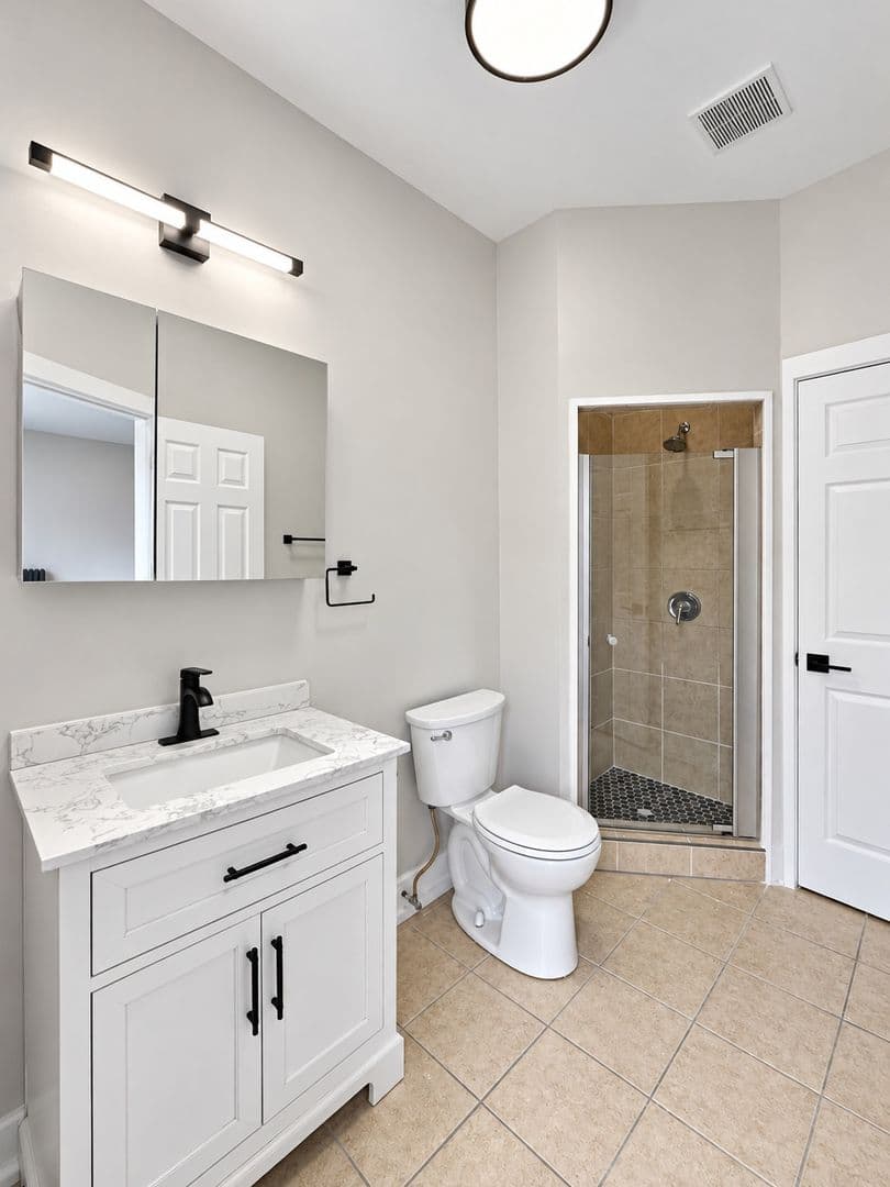 Chicago Apartment: 2315 N Milwaukee Ave