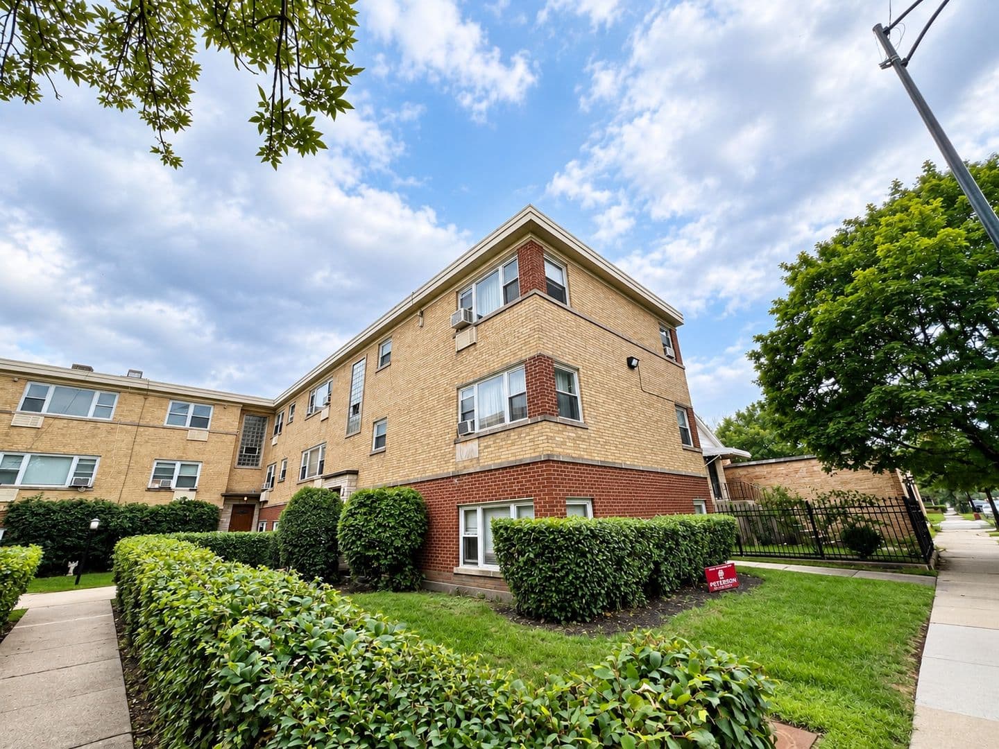 Chicago Apartment: 5646 N Jersey Ave