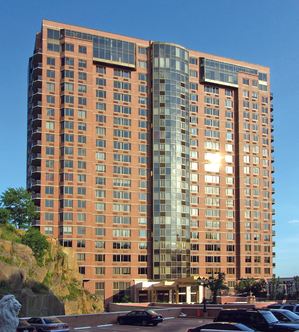 Edgewater Apartment: 99 Gorge Road