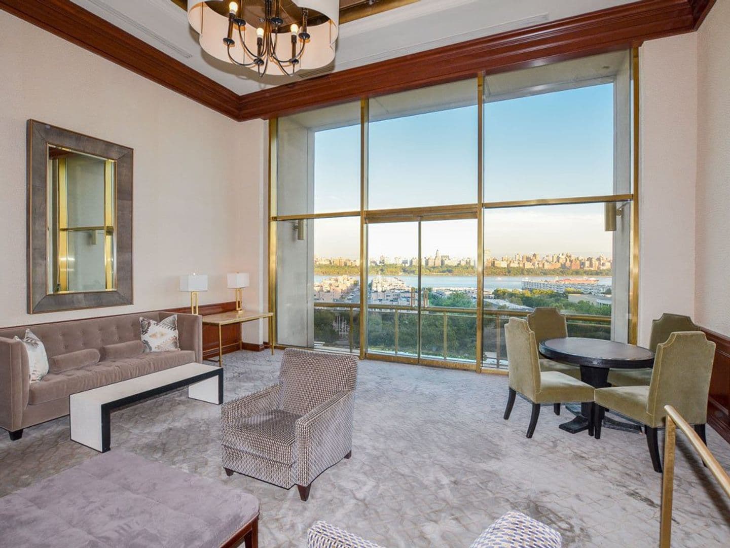 Edgewater Apartment: 99 Gorge Road