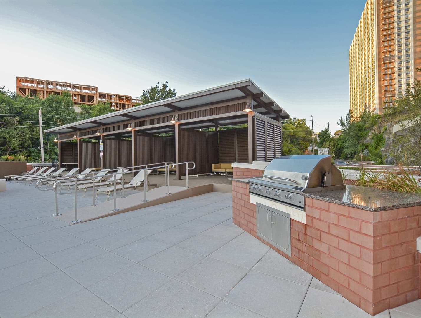 Edgewater Apartment: 99 Gorge Road