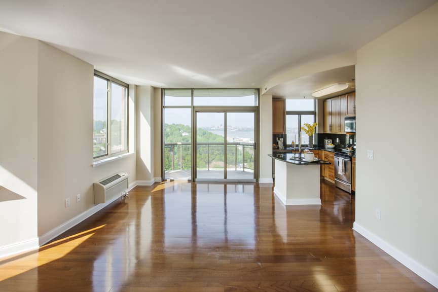 Edgewater Apartment: 99 Gorge Road