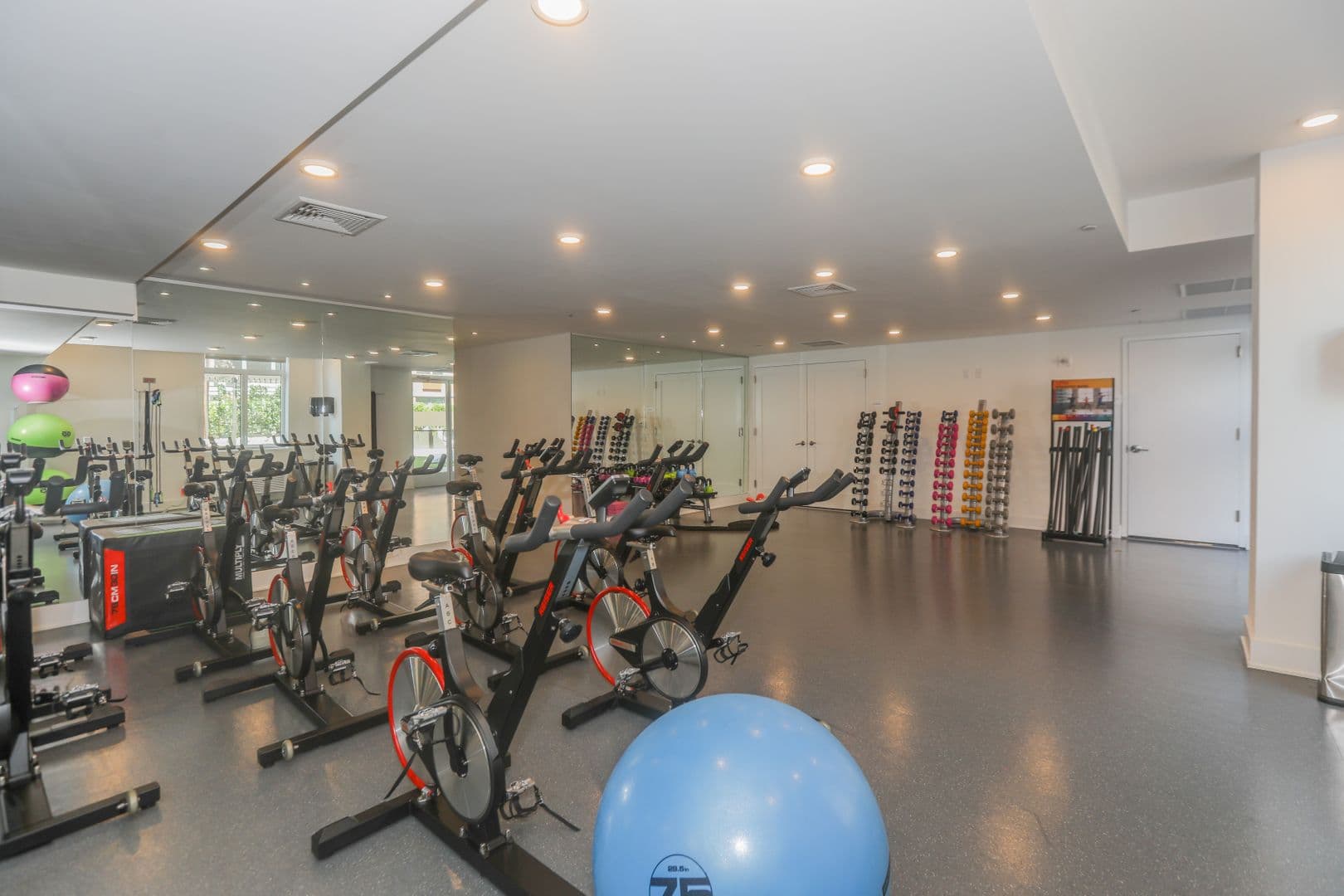 Edgewater Apartment: 7650 River Road