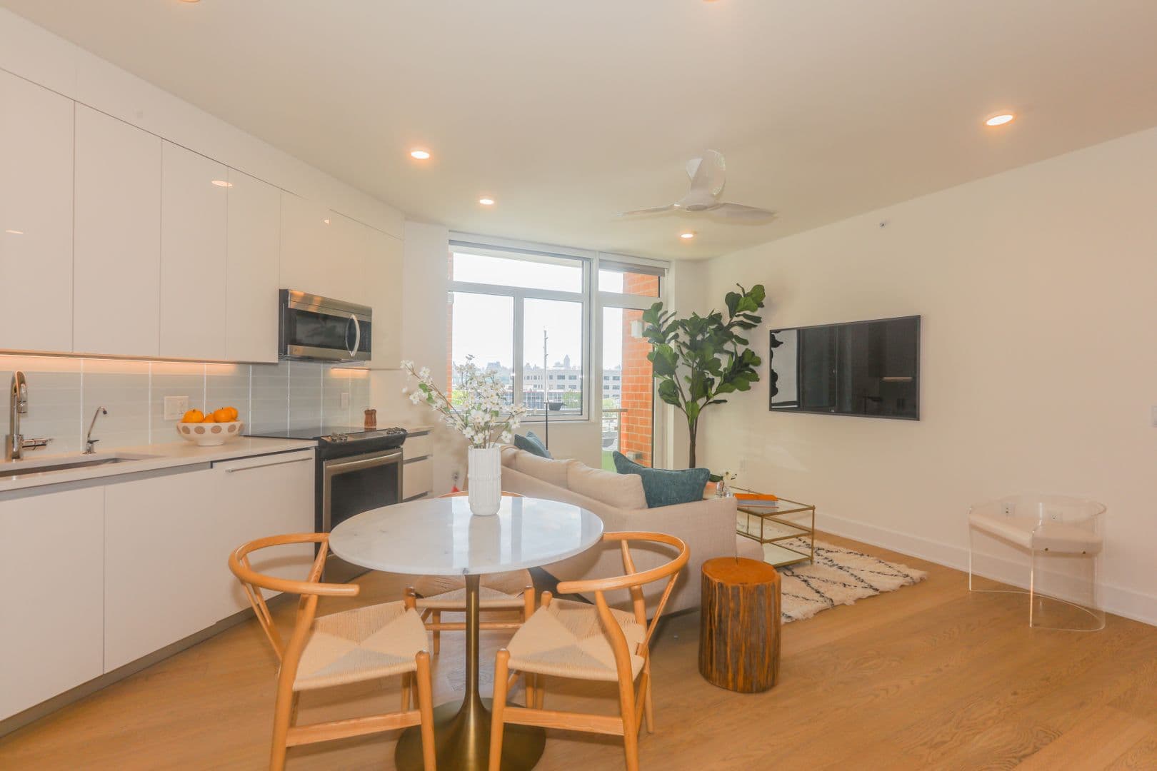 Edgewater Apartment: 7650 River Road