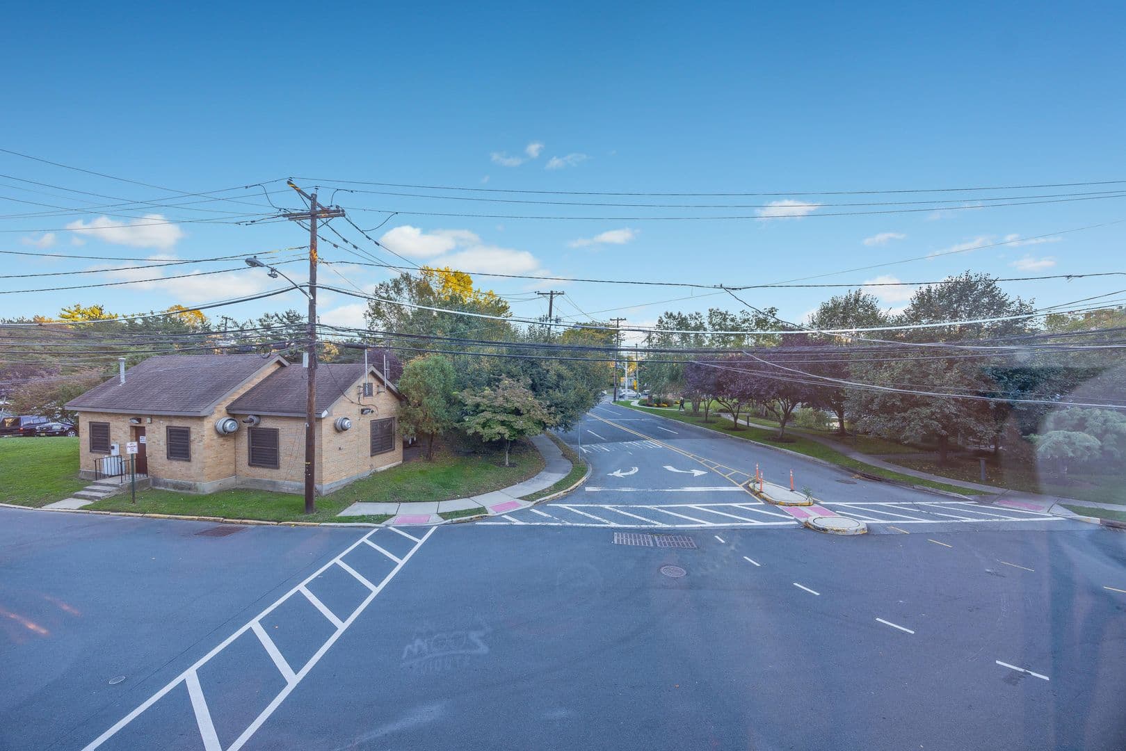 Edgewater Apartment: 272 Old River Rd