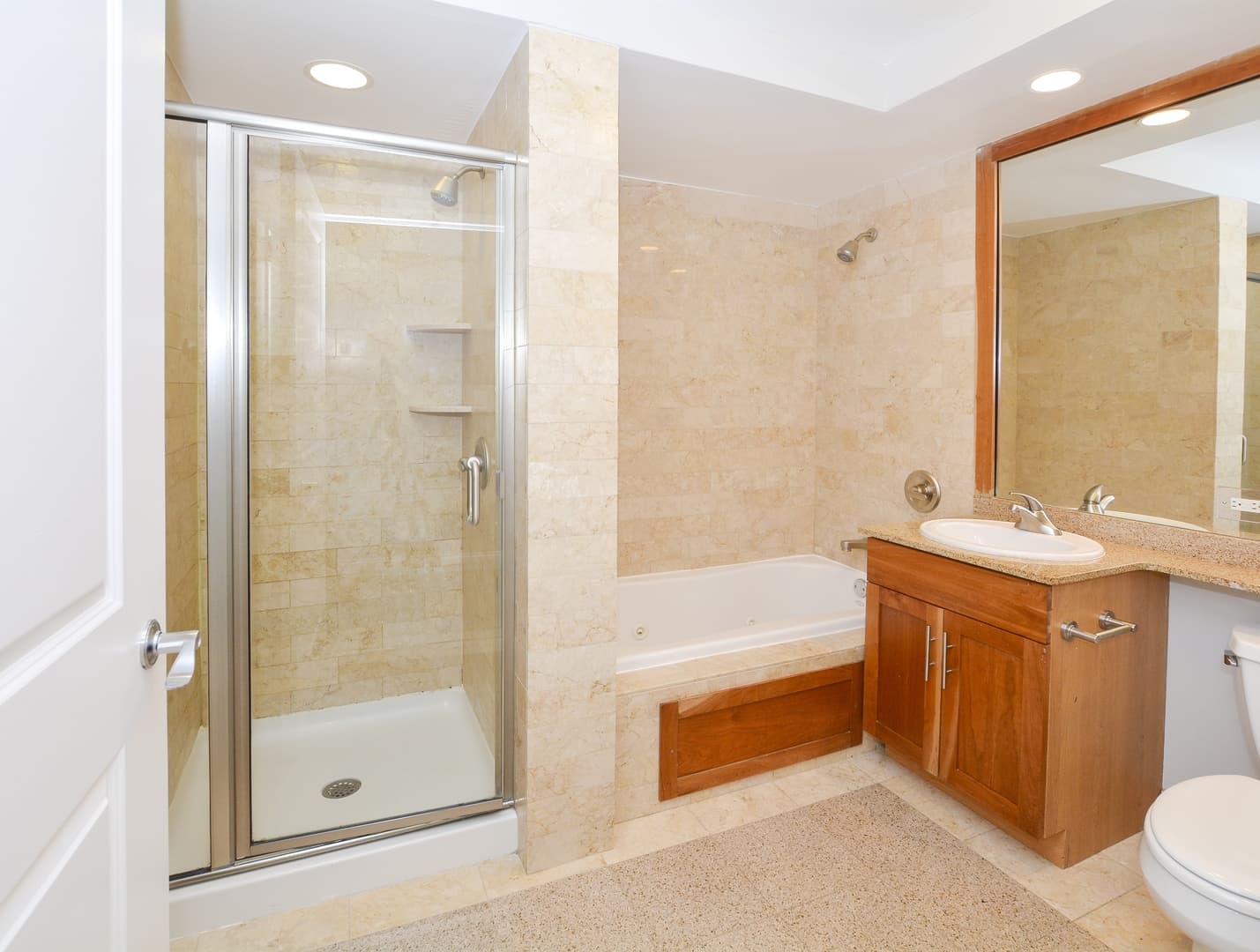 Edgewater Apartment: 99 Gorge Road