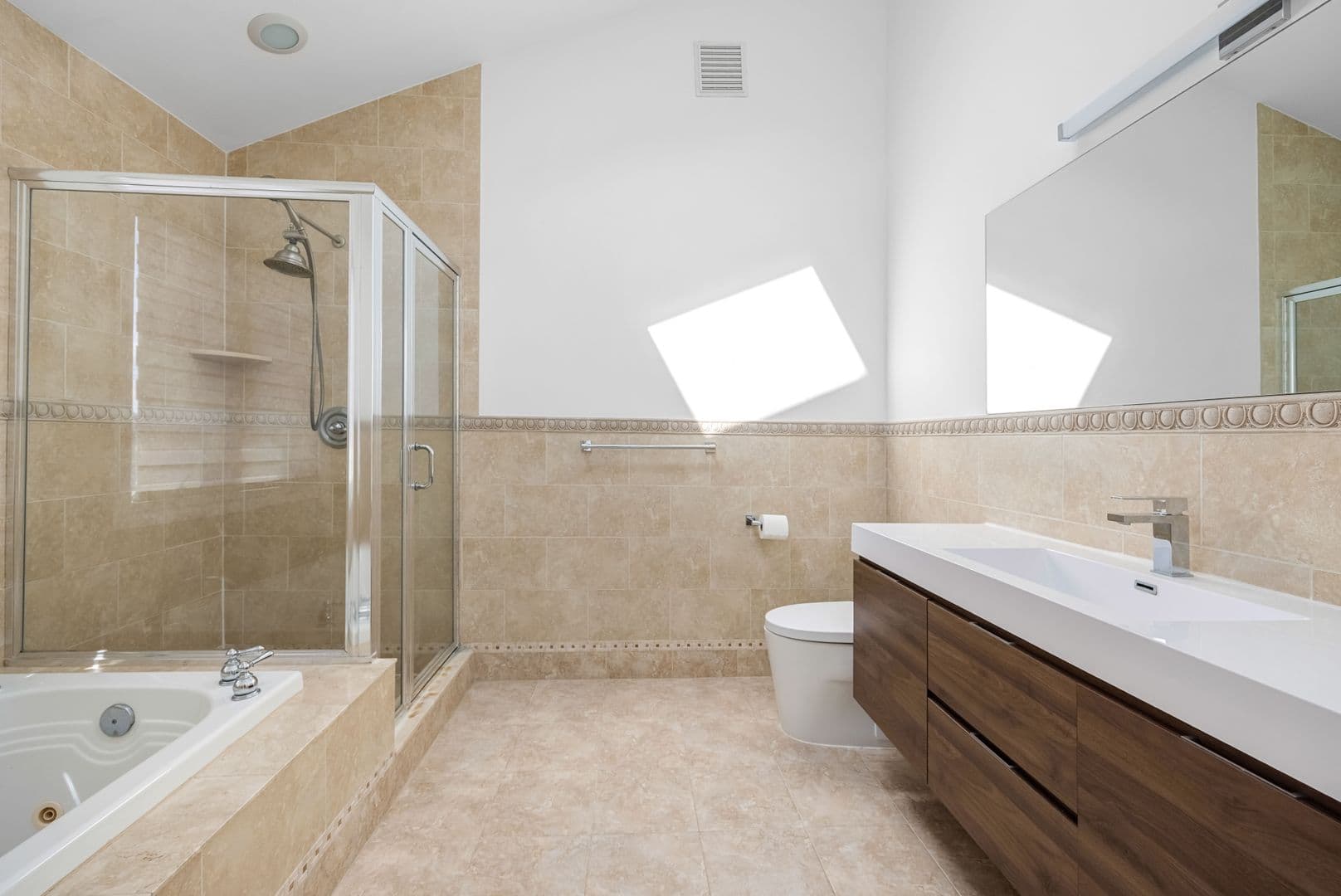 Cliffside Park House: 423 Lafayette Avenue