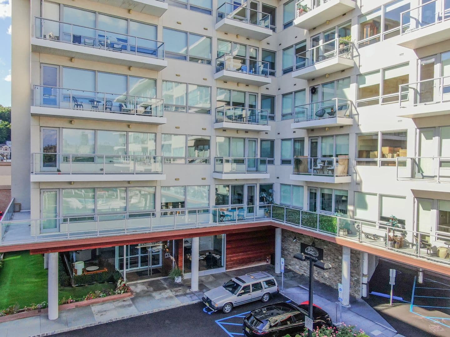 Edgewater Condo: 10 Main St