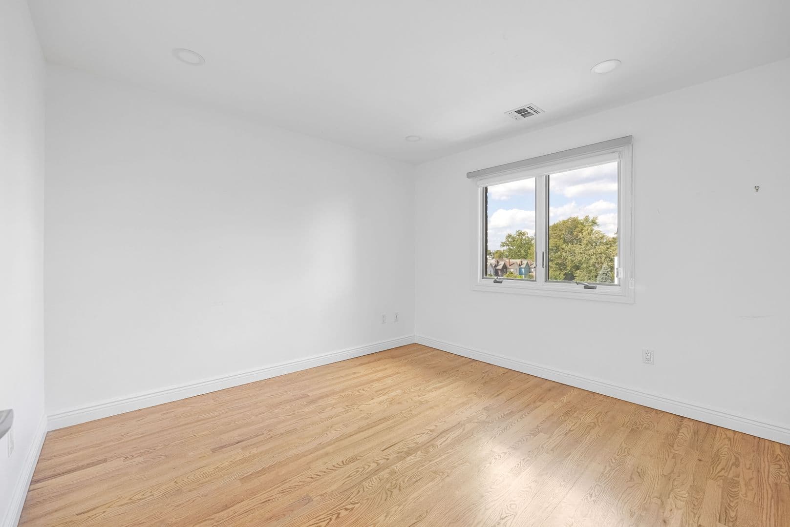 Cliffside Park House: 423 Lafayette Avenue