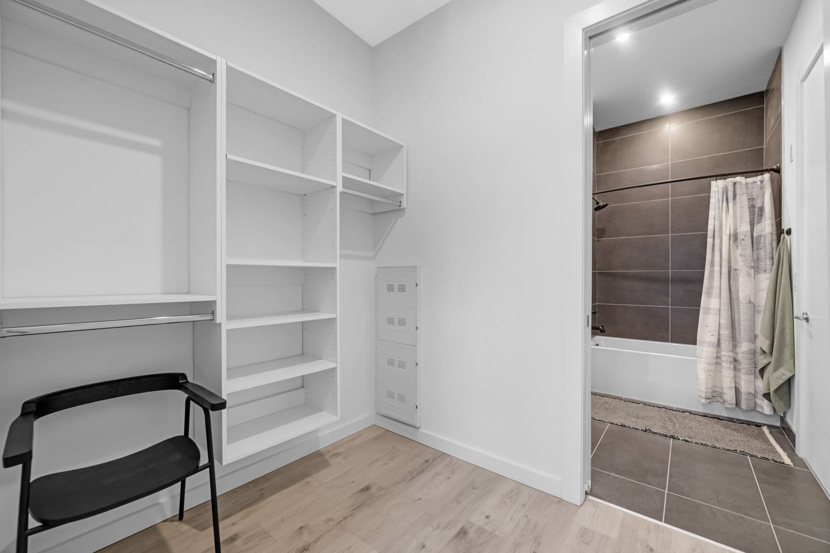 Harrison Apartment: 1100 S 5th Street